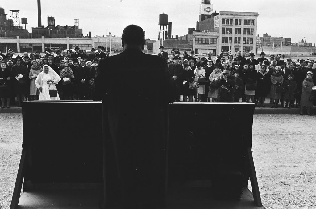 Mercy Hospital topping out ceremony - Chicago Sun-Times