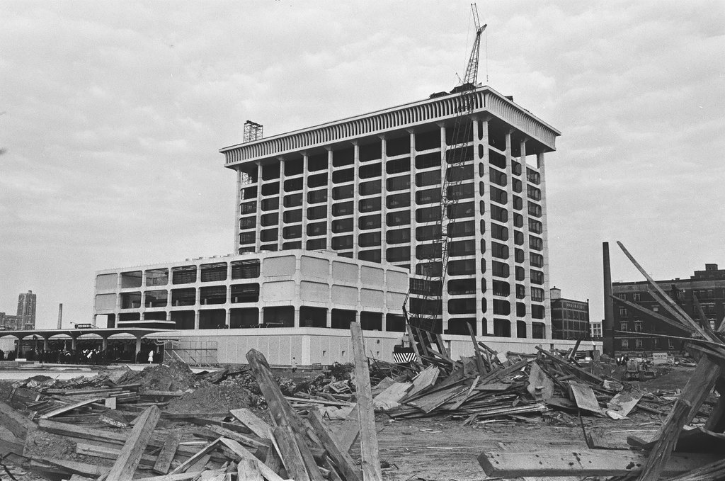 Mercy Hospital topping out ceremony - Chicago Sun-Times