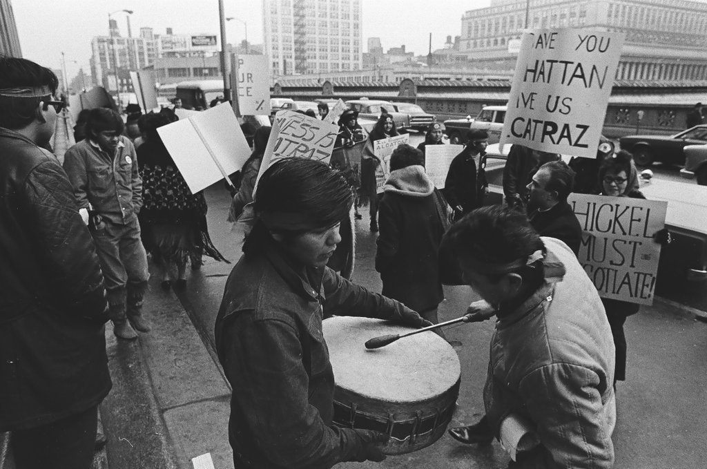 People picketing in support of the Occupation of Alcatraz - Chicago Sun-Times