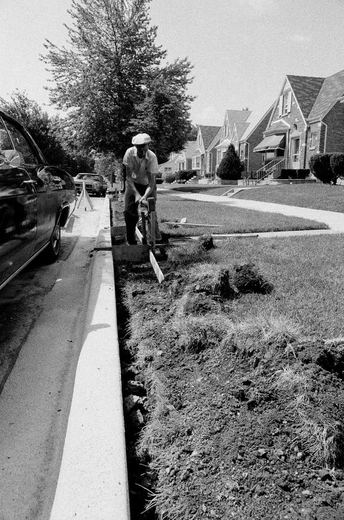 City workers on Belmont Avenue - Chicago Sun-Times