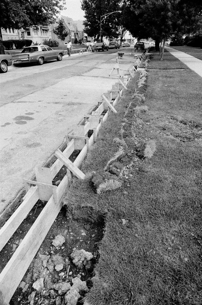 City workers on Belmont Avenue - Chicago Sun-Times