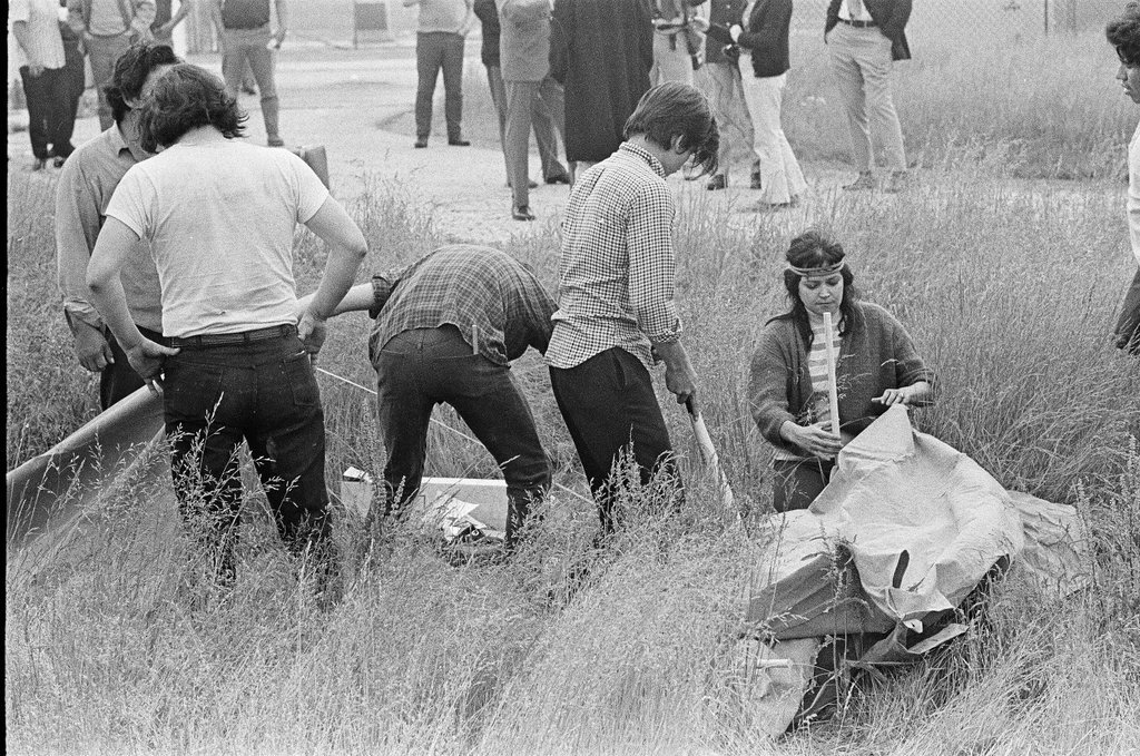 Native Americans take over Nike missile site at Belmont Harbor - Chicago Sun-Times