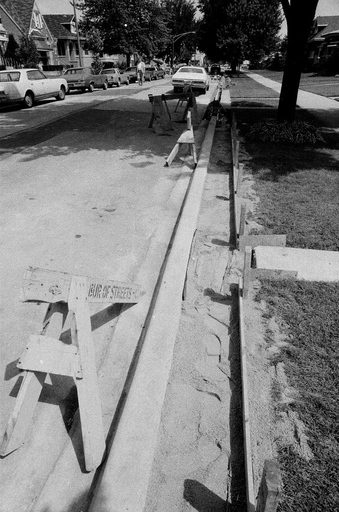 City workers on Belmont Avenue - Chicago Sun-Times