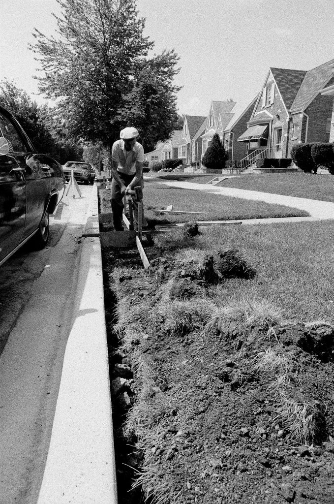 City workers on Belmont Avenue - Chicago Sun-Times