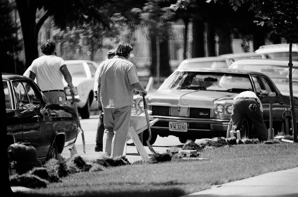 City workers on Belmont Avenue - Chicago Sun-Times