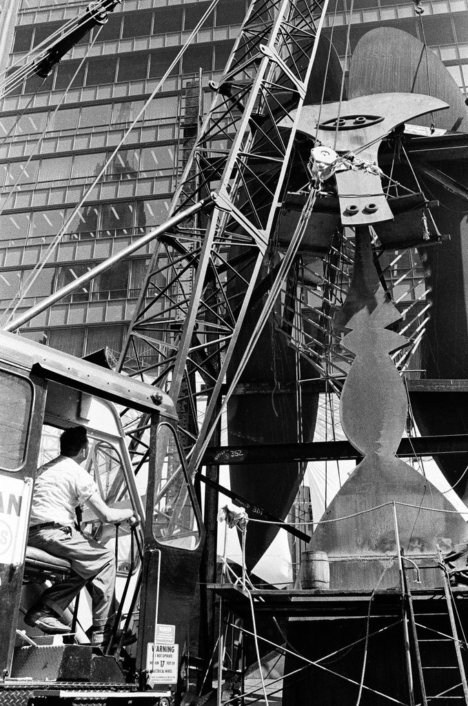 Construction of Picasso statue - Chicago Sun-Times