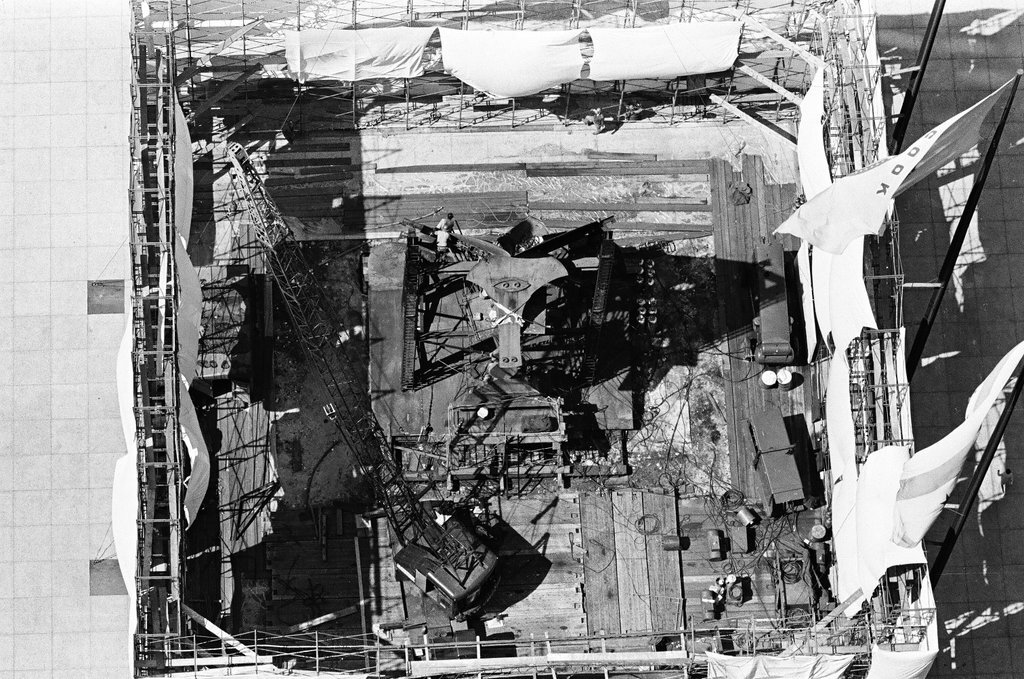 Picasso sculpture construction - Chicago Sun-Times