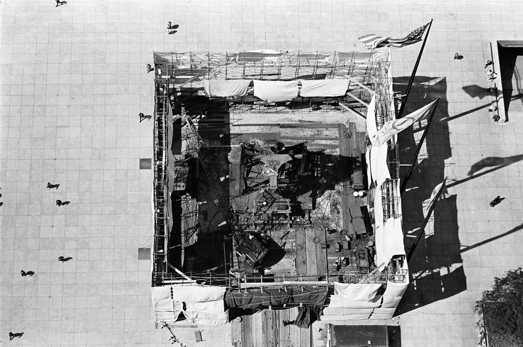 Picasso sculpture construction - Chicago Sun-Times