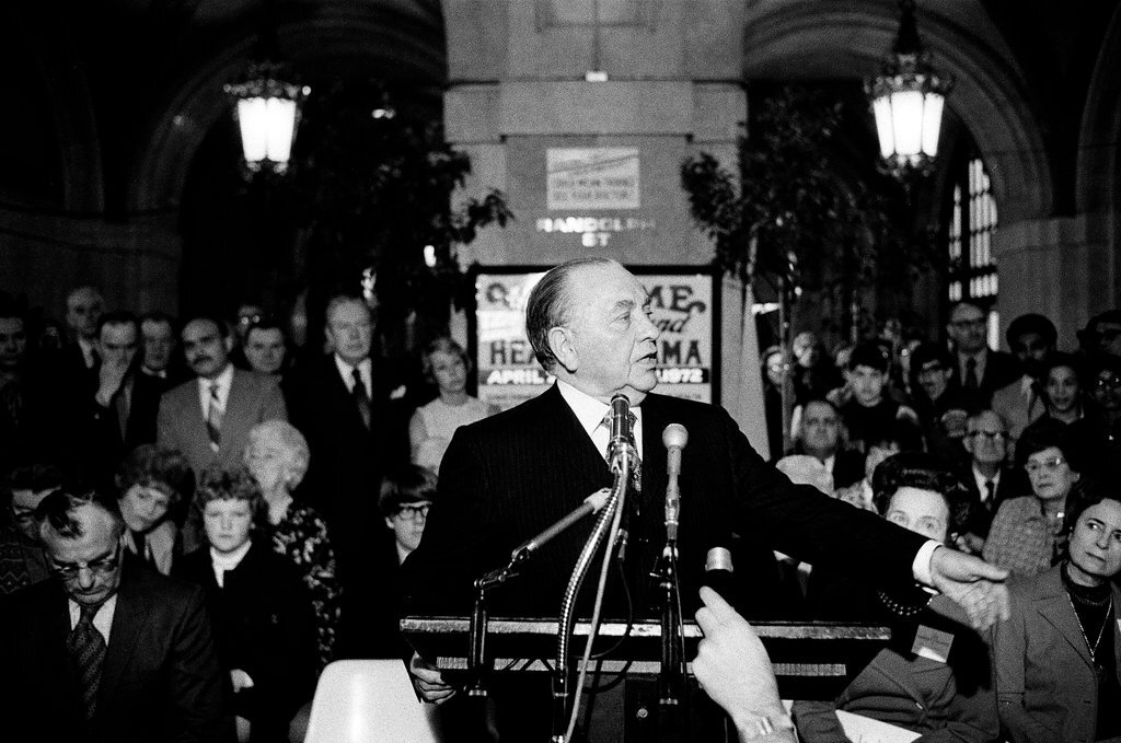 Mayor Richard J. Daley at the Health-o-rama exhibition - Chicago Sun-Times