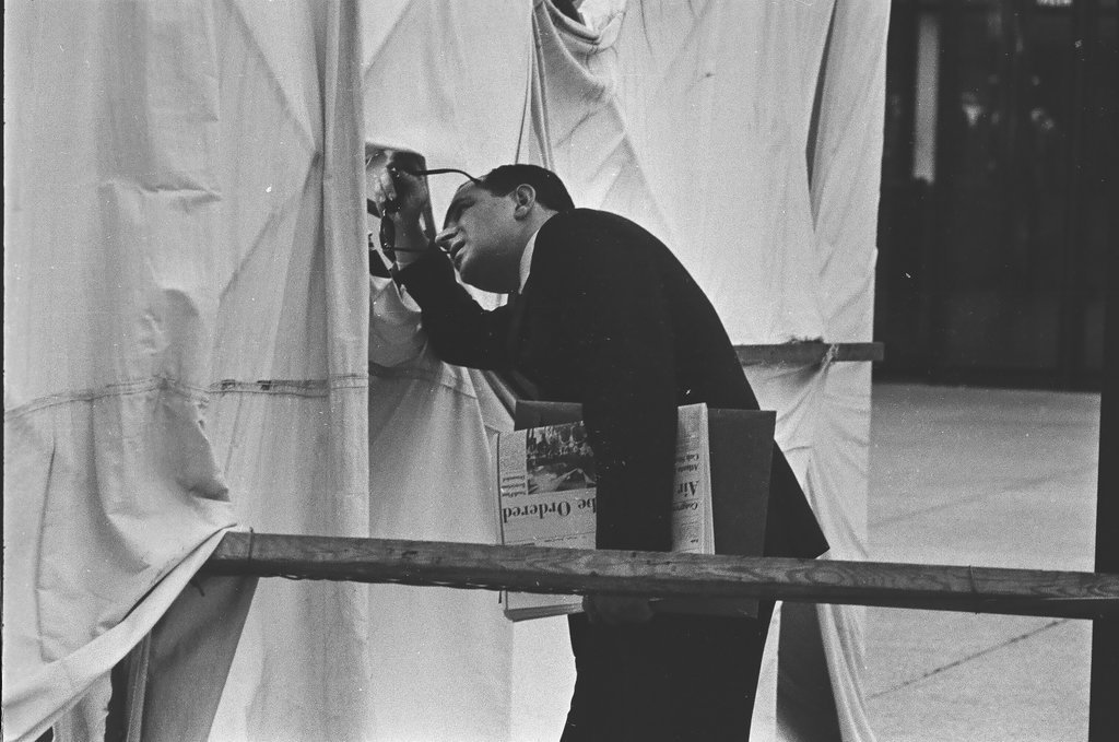 Picasso sculpture construction - Chicago Sun-Times