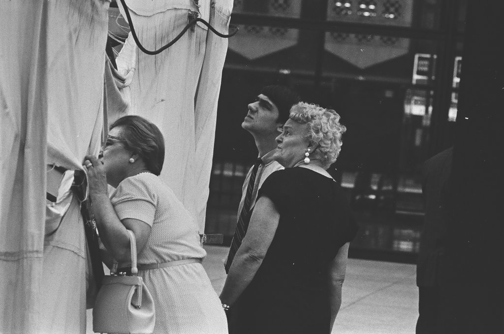 Picasso sculpture construction - Chicago Sun-Times
