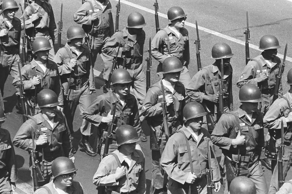 Memorial Day parade on State Street - Chicago Sun-Times