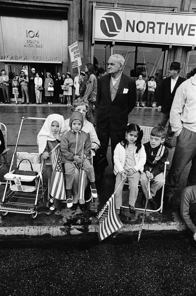 Spectators view Memorial Day parade on Michigan Avenue - Chicago Sun-Times