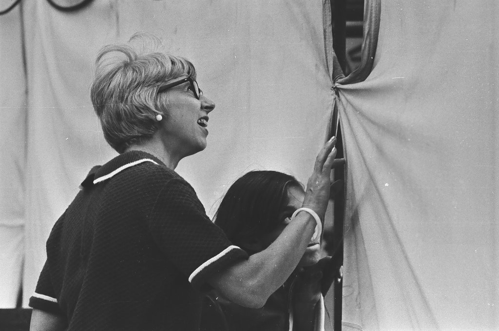 Picasso sculpture construction - Chicago Sun-Times
