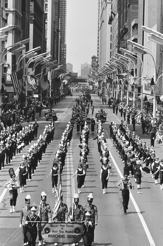 Memorial Day parade on State Street - Chicago Sun-Times