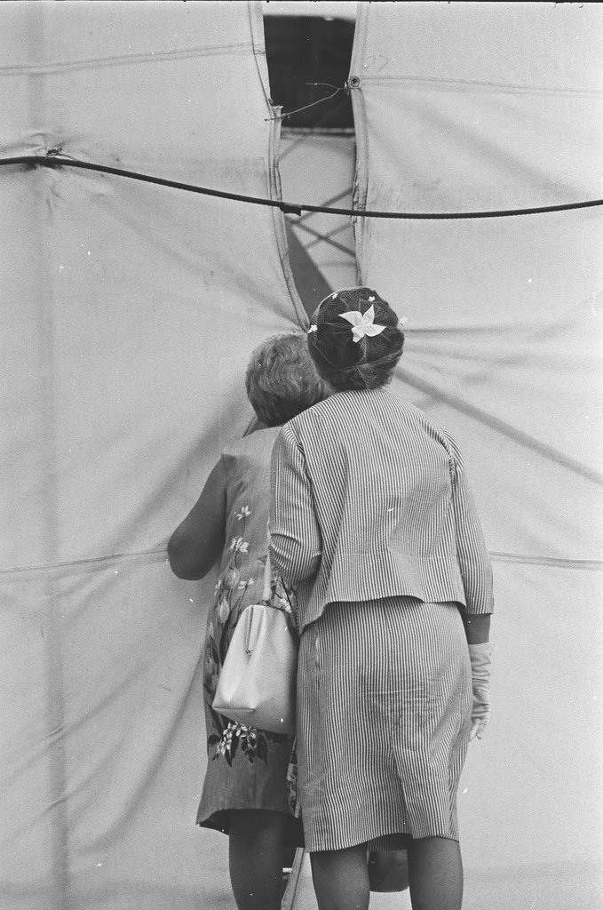Picasso sculpture construction - Chicago Sun-Times