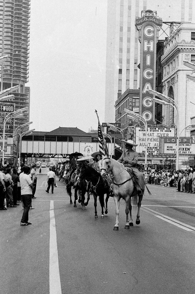 Parade celebrating Mexican independence in the Loop - Chicago Sun-Times