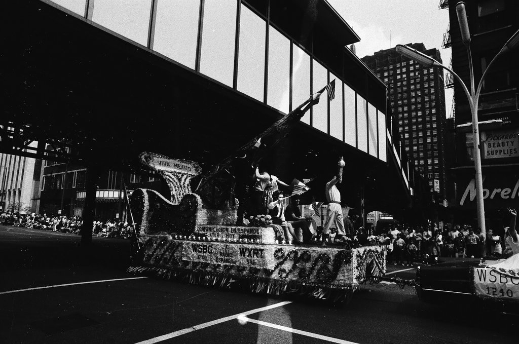 Parade celebrating Mexican independence in the Loop - Chicago Sun-Times
