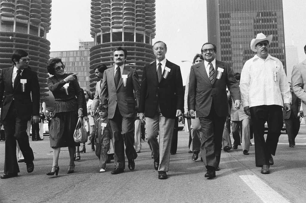 Mexican Independence parade - Chicago Sun-Times