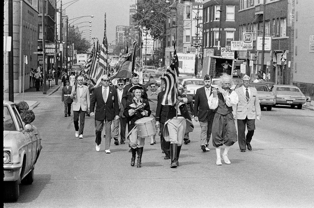 Memorial Day parade and services in Graceland Cemetery - Chicago Sun-Times