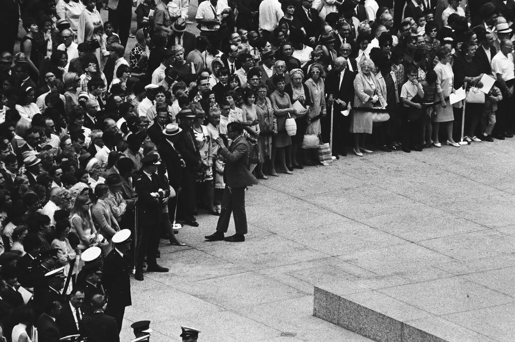 Crowd gathered at Civic Center for Picasso statue unveiling - Chicago Sun-Times
