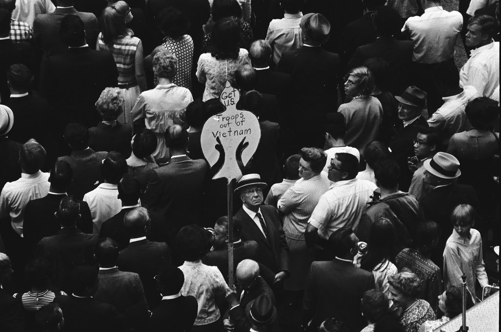 Crowd gathered at Civic Center for Picasso statue unveiling - Chicago Sun-Times