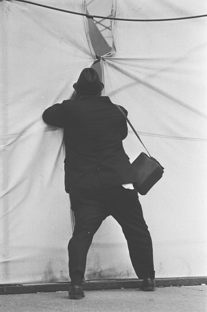 Picasso sculpture construction - Chicago Sun-Times