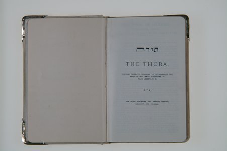 Torah - Bloch Publishing and Printing Co.