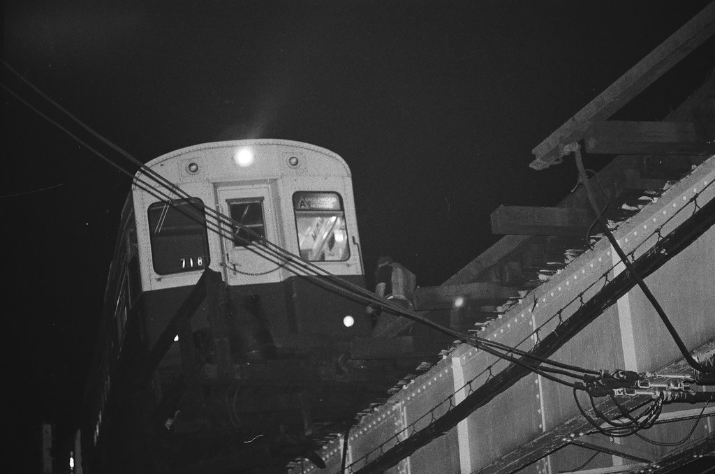 Elevated train derailment at 59th Street and Calumet Avenue - Chicago Sun-Times