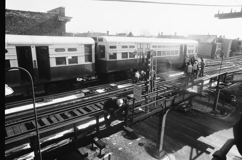 Elevated train derailment at 59th Street and Calumet Avenue - Chicago Sun-Times