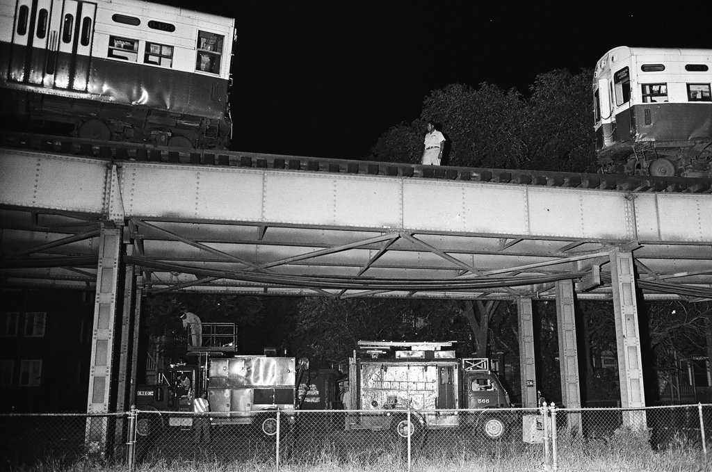 Elevated train collision at 40th Street and Indiana Avenue - Chicago Sun-Times