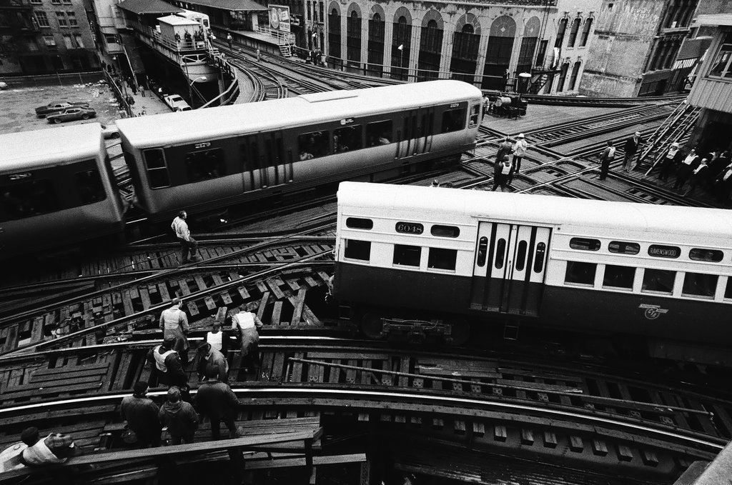 Elevated train derailment at Lake Street and Wells Street - Chicago Sun-Times
