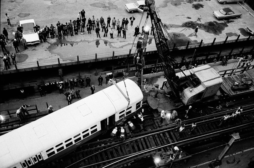 Elevated train derailment at Lake Street and Wells Street - Chicago Sun-Times