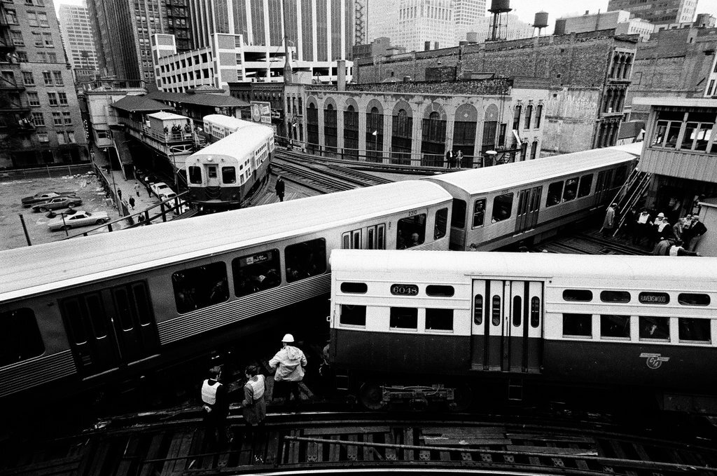 Elevated train derailment at Lake Street and Wells Street - Chicago Sun-Times