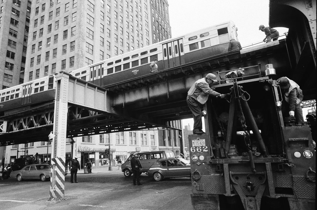 Elevated train derailment at Wells Street and Wacker Drive - Chicago Sun-Times