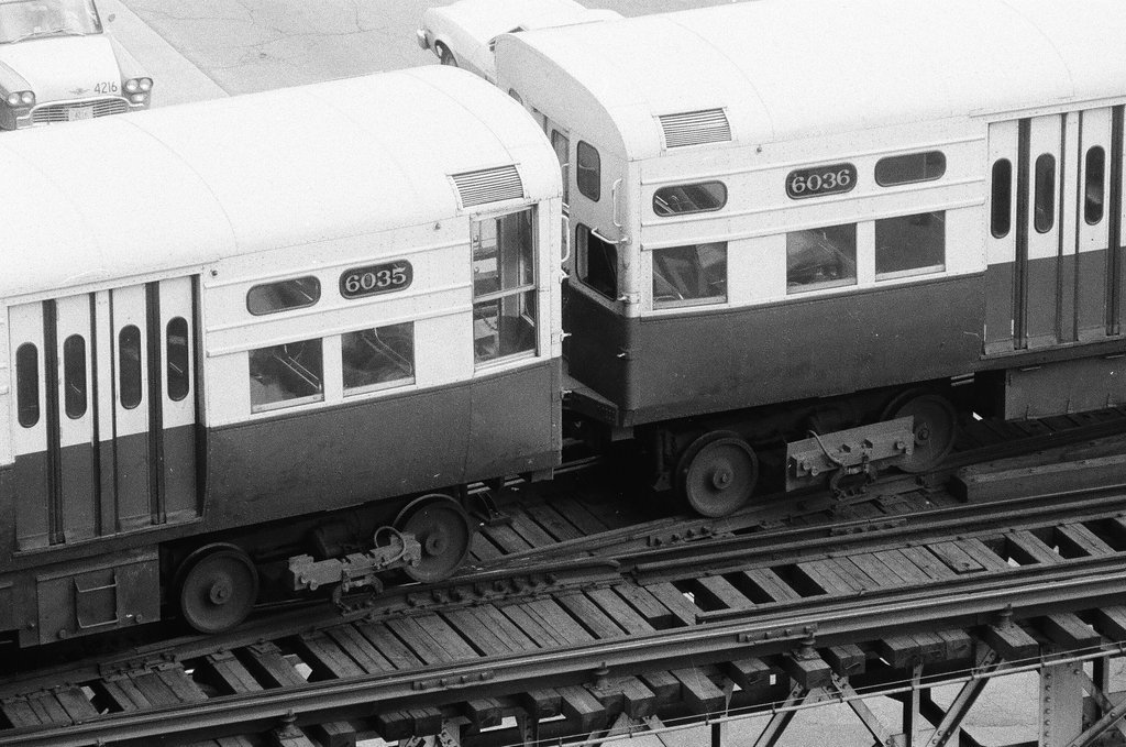 Elevated train derailment at Wells Street and Wacker Drive - Chicago Sun-Times
