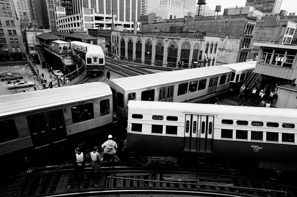 Elevated train derailment at Lake Street and Wells Street - Chicago Sun-Times
