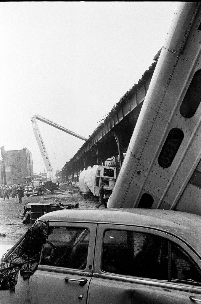 Elevated train collision at 40th Street and Indiana Avenue - Chicago Sun-Times