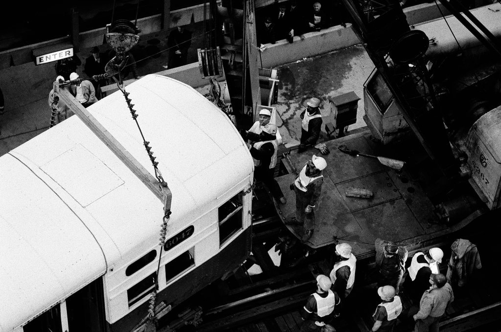 Elevated train derailment at Lake Street and Wells Street - Chicago Sun-Times