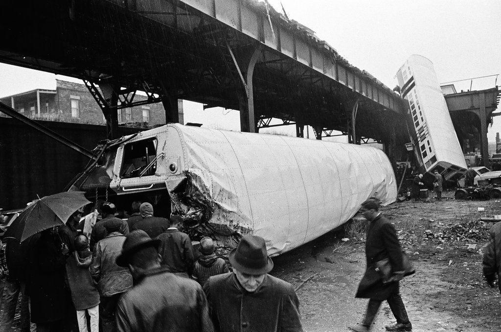 Elevated train collision at 40th Street and Indiana Avenue - Chicago Sun-Times