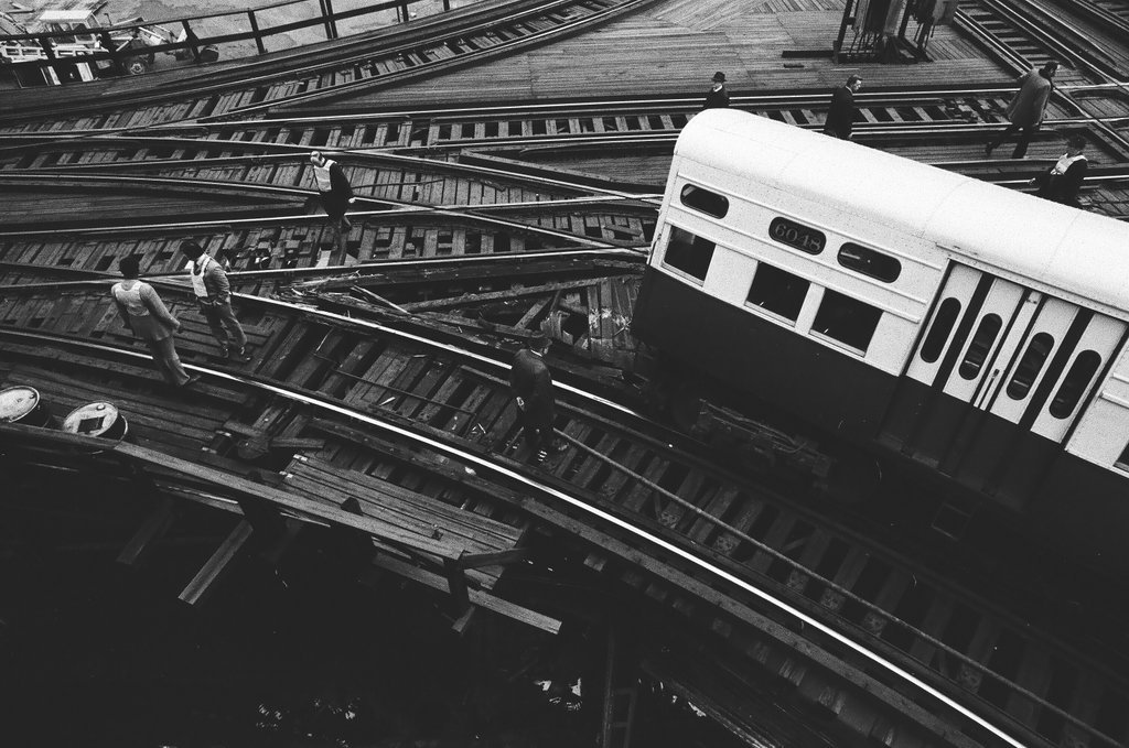 Elevated train derailment at Lake Street and Wells Street - Chicago Sun-Times