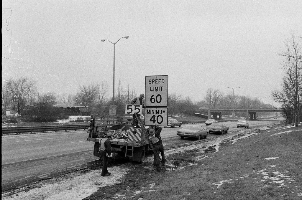 Speed limit sign being installed on Edens Expressway - Chicago Sun-Times