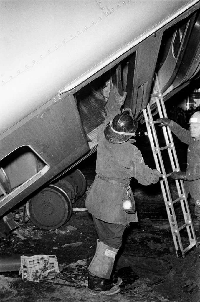 Elevated train derailment at Wabash Avenue and Lake Street - Chicago Sun-Times