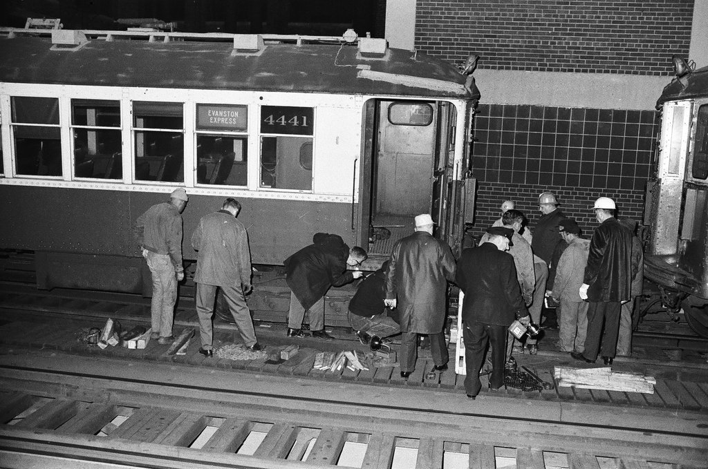 Elevated train derailment at Wabash Avenue and Lake Street - Chicago Sun-Times