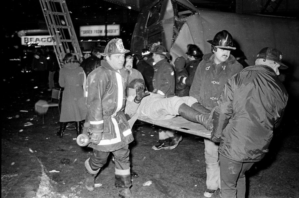 Elevated train derailment at Wabash Avenue and Lake Street - Chicago Sun-Times