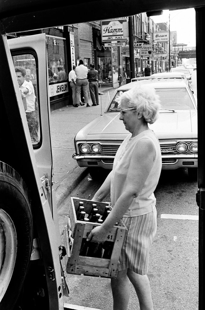 Women delivering beverages to local stores during the Teamsters Strike - Chicago Sun-Times