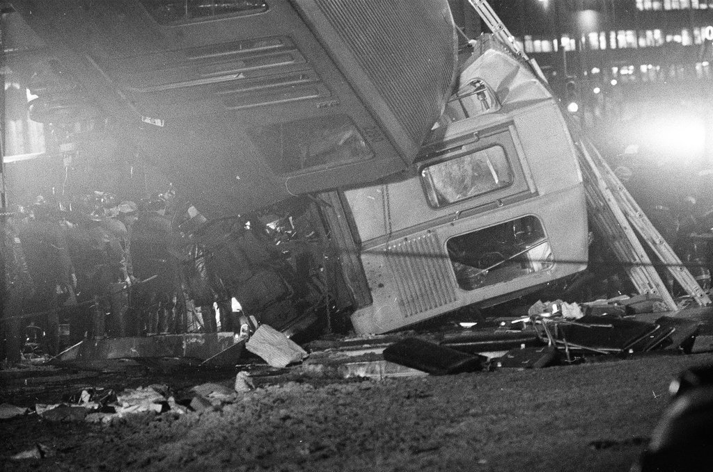 Elevated train derailment at Wabash Avenue and Lake Street - Chicago Sun-Times