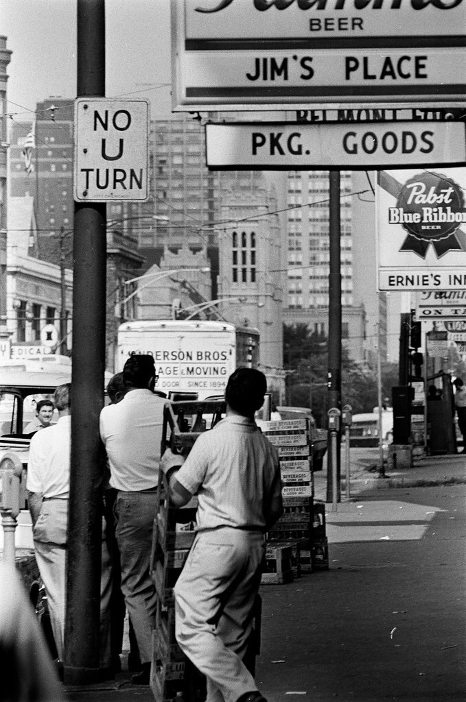 Women delivering beverages to local stores during the Teamsters Strike - Chicago Sun-Times