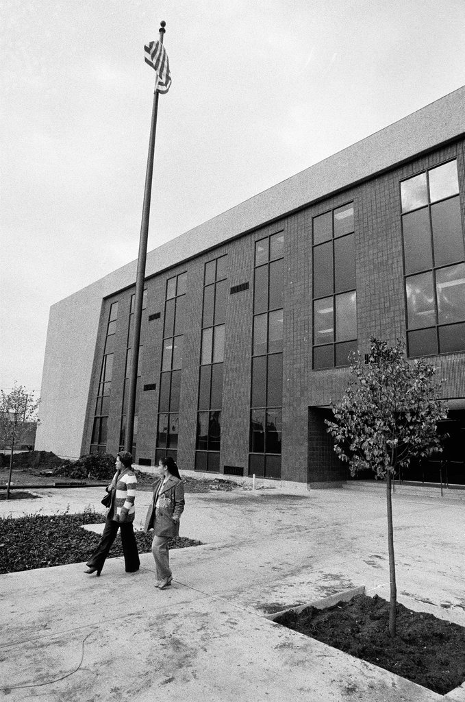 New Benito Juarez High School - Chicago Sun-Times