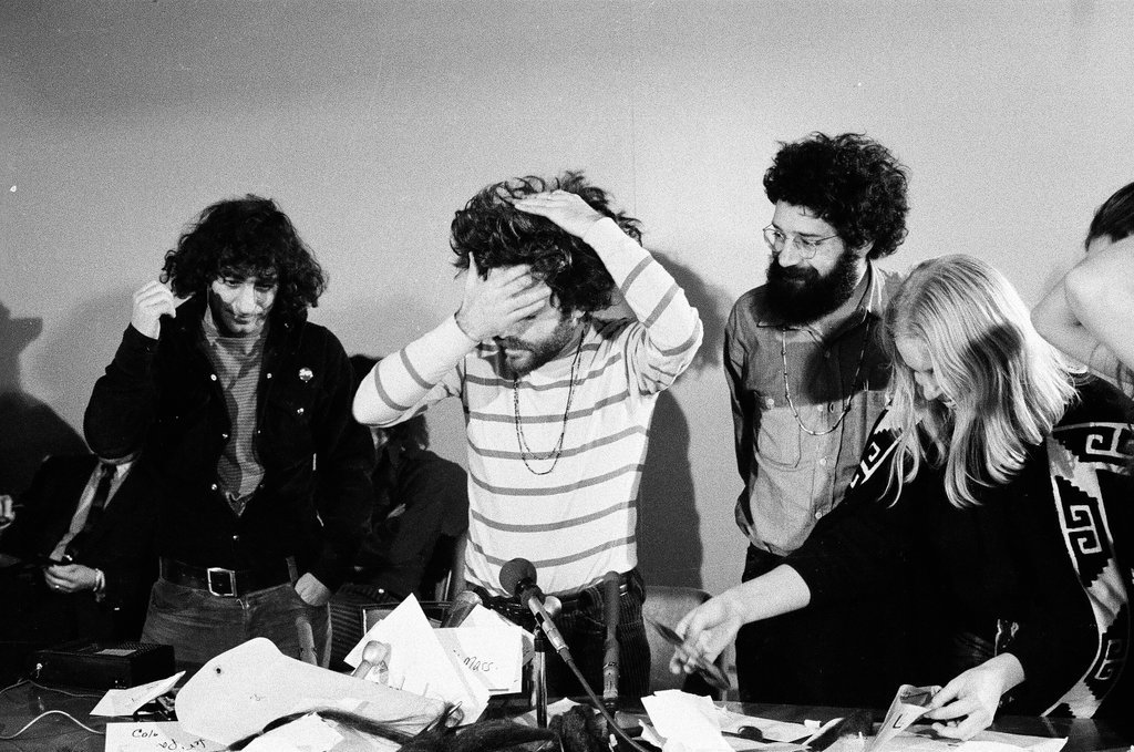 Chicago Seven activist Jerry Rubin puts on a wig during a press conference - Bob Kotalik for Chicago Sun-Times